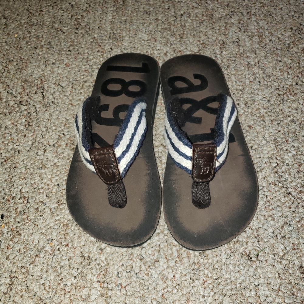 1/2 Abercrombie boys leather sandals size 1/2